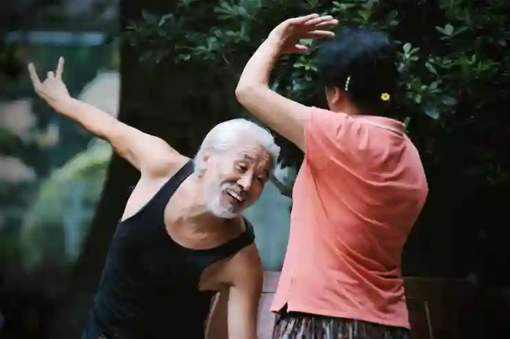 노인 일자리 사업의 효과와 지역 사회의 반응 분석